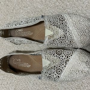 Toms lace shoes
